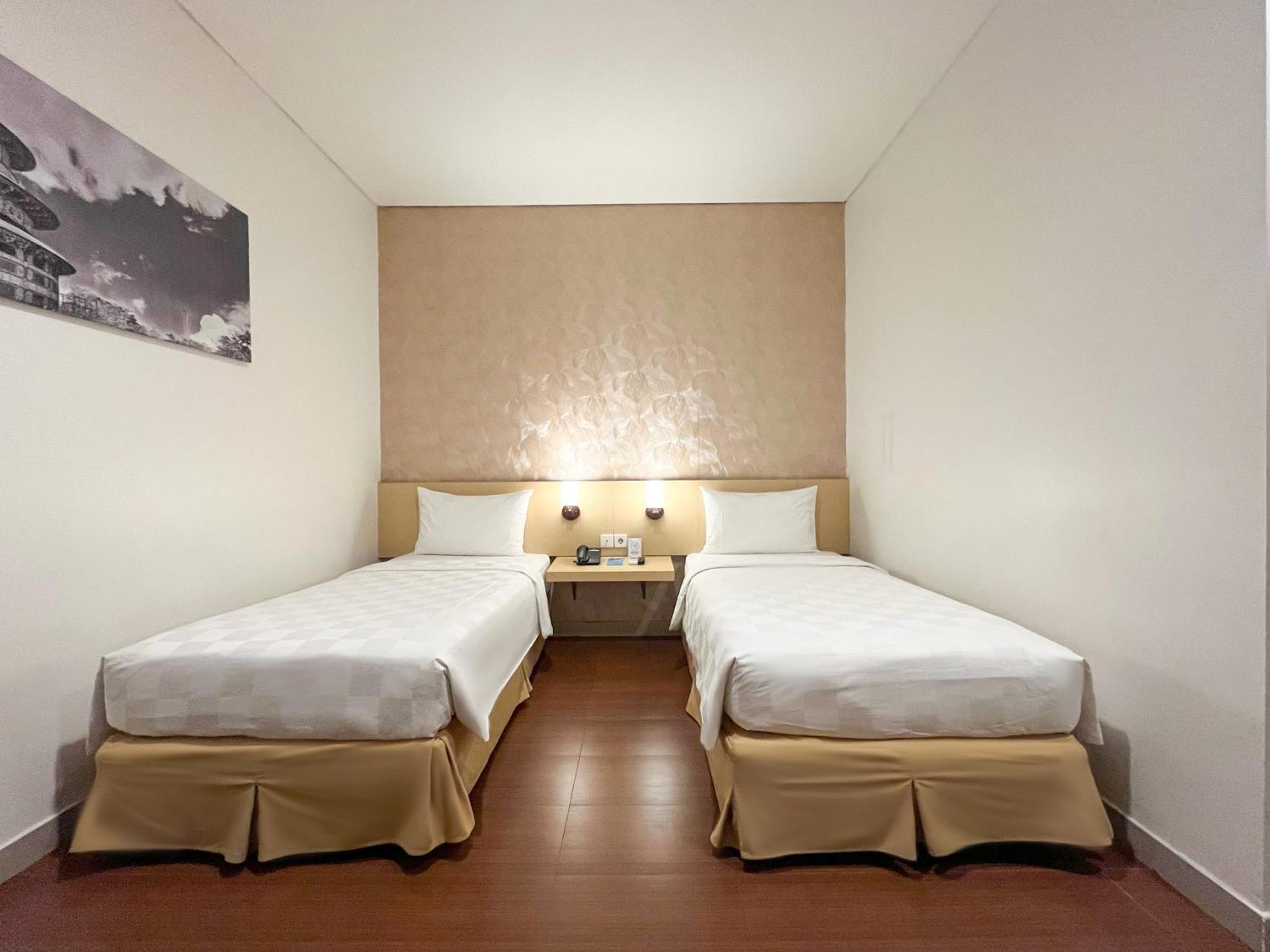 Hotel 88 Embong Malang Tunjungan Surabaya By Wh - Breakfast With The Best View On The Highest Floor And Strategic Location In The City Center Exterior photo