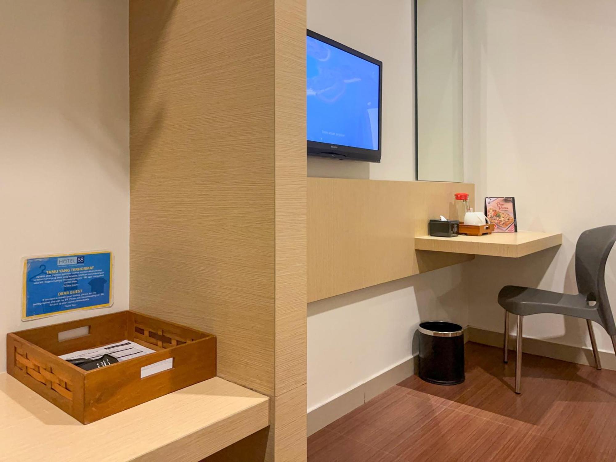 Hotel 88 Embong Malang Tunjungan Surabaya By Wh - Breakfast With The Best View On The Highest Floor And Strategic Location In The City Center Exterior photo