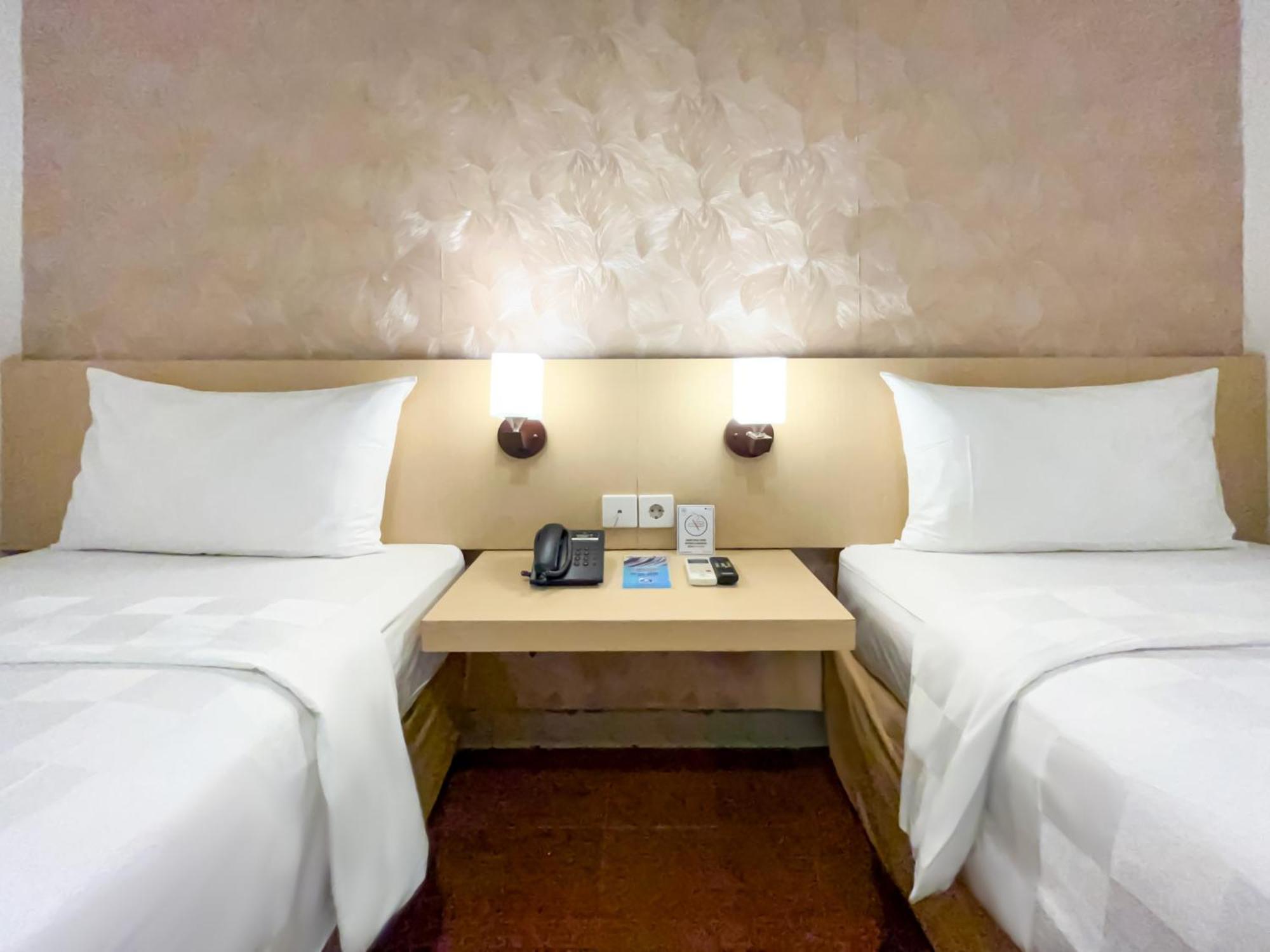 Hotel 88 Embong Malang Tunjungan Surabaya By Wh - Breakfast With The Best View On The Highest Floor And Strategic Location In The City Center Exterior photo
