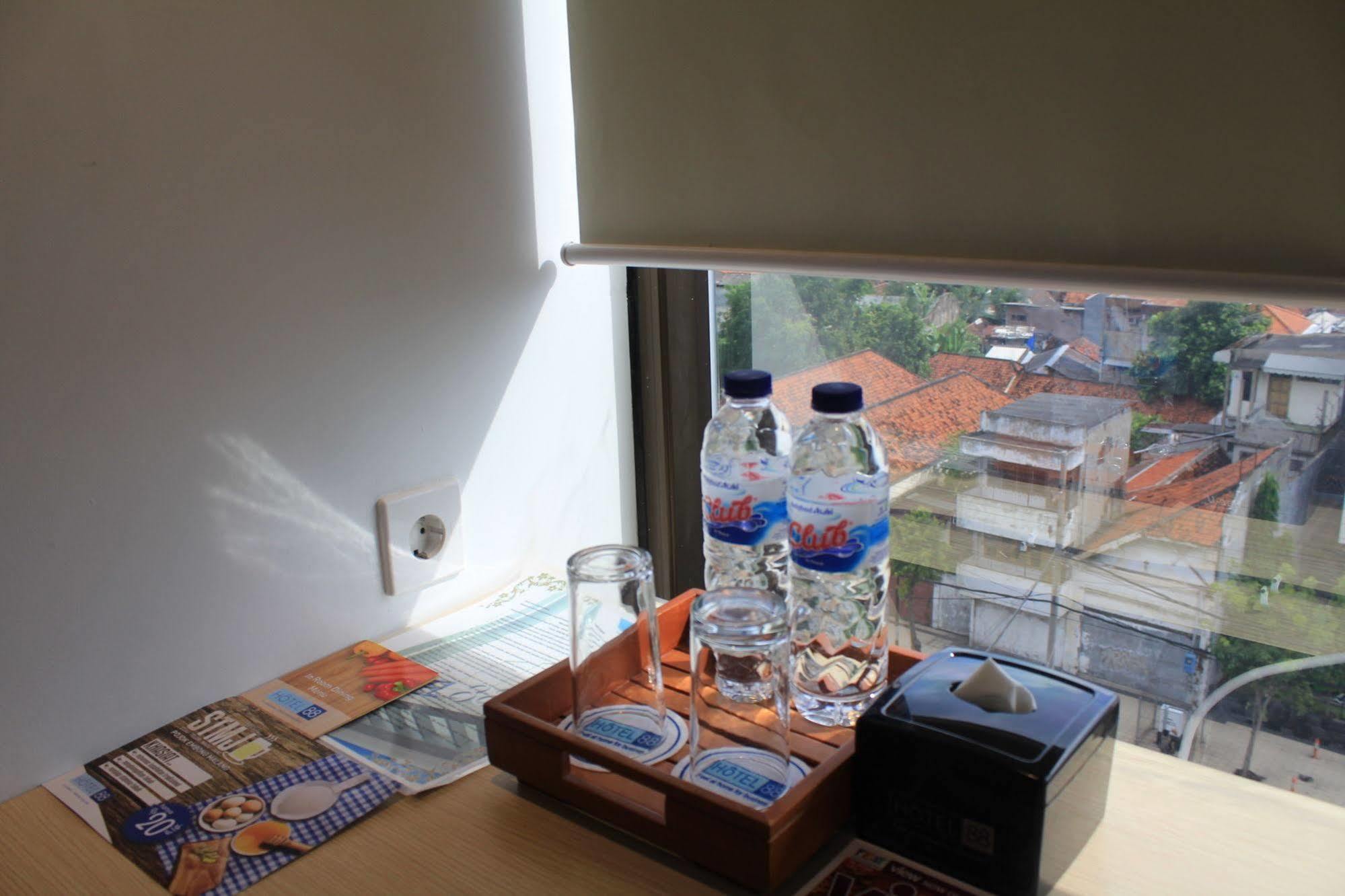Hotel 88 Embong Malang Tunjungan Surabaya By Wh - Breakfast With The Best View On The Highest Floor And Strategic Location In The City Center Exterior photo