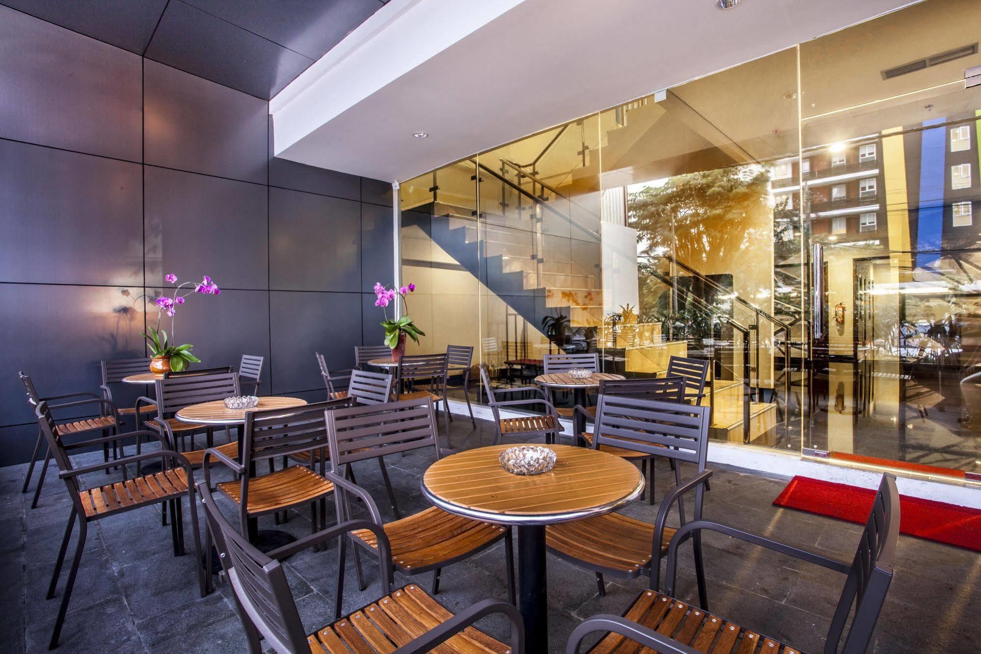 Hotel 88 Embong Malang Tunjungan Surabaya By Wh - Breakfast With The Best View On The Highest Floor And Strategic Location In The City Center Exterior photo