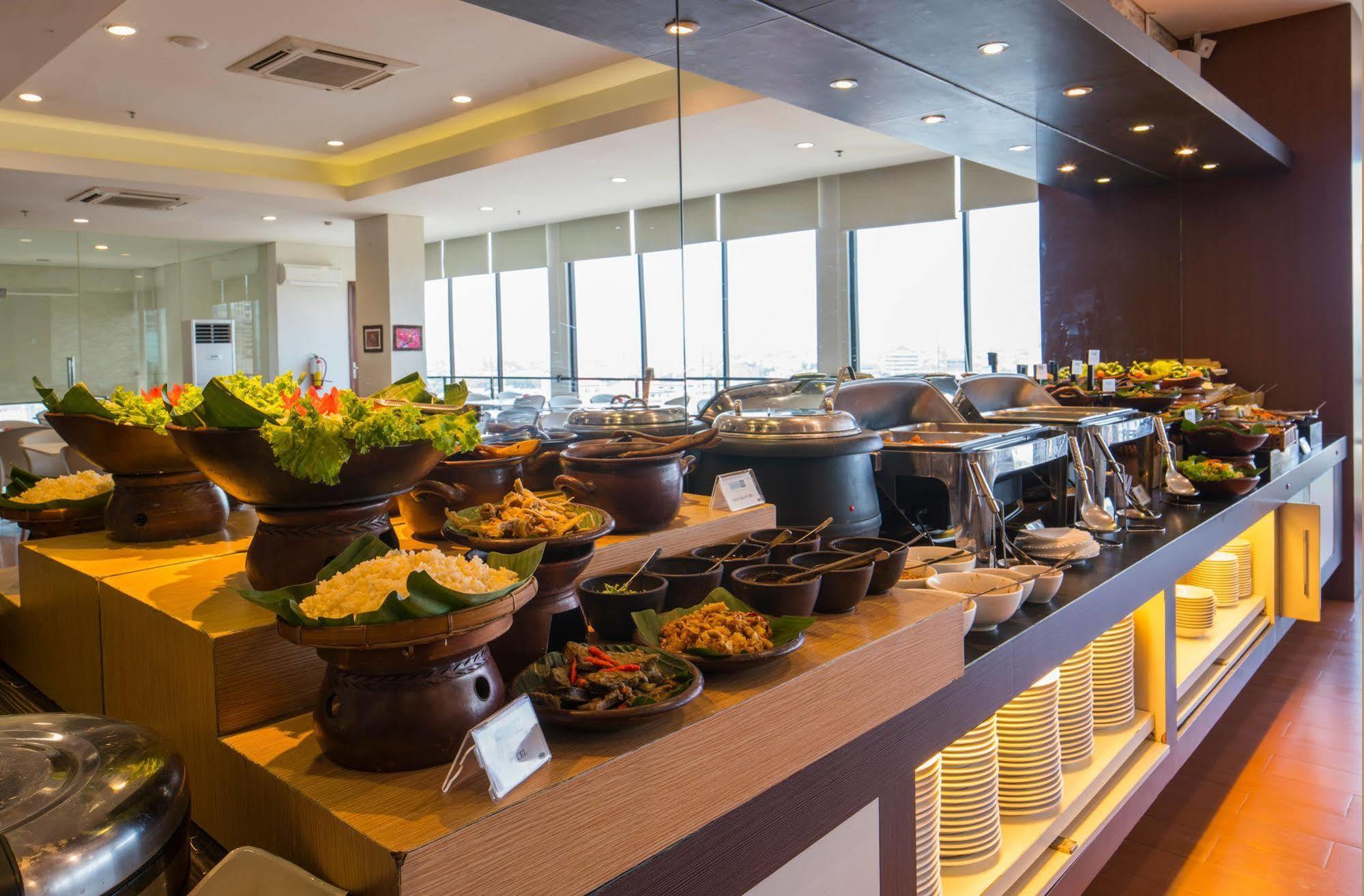 Hotel 88 Embong Malang Tunjungan Surabaya By Wh - Breakfast With The Best View On The Highest Floor And Strategic Location In The City Center Exterior photo