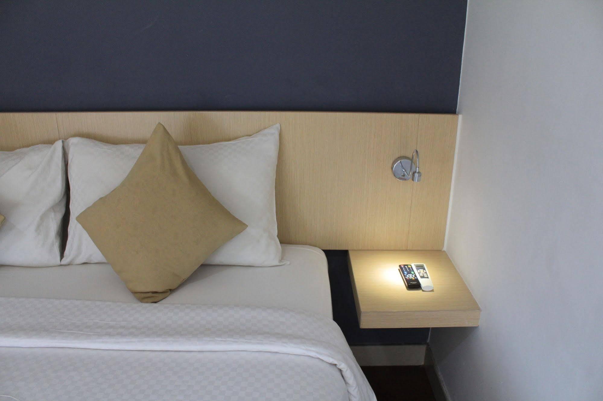 Hotel 88 Embong Malang Tunjungan Surabaya By Wh - Breakfast With The Best View On The Highest Floor And Strategic Location In The City Center Exterior photo